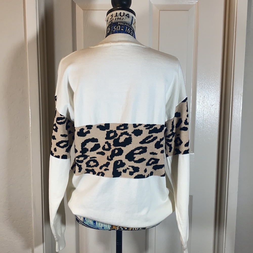 NEW! Leopard sweater - Picture 5 of 5